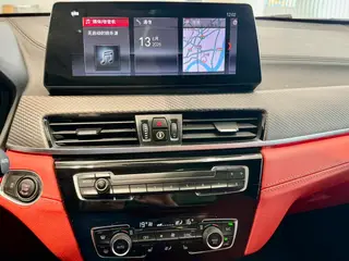 BMW X2 2020 sDrive25i Tipo de lujo M Traje todoterreno interior foto 12