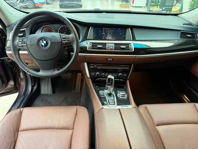 BMW 5 Series GT 2011 535i Style élégant intérieur photo 6