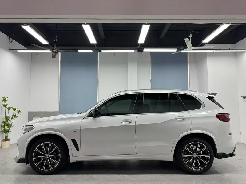 BMW X5 2020 xDrive40i M Sports suit interior photo 7