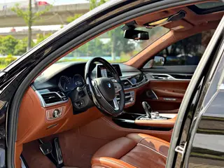BMW 7 Series 2018 740Li xDrive Tipo de lujo M Conjunto deportivo exterior foto 5