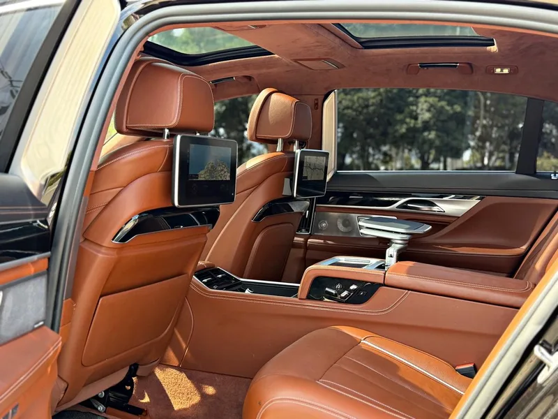 BMW 7 Series 2018 740Li xDrive Tipo de lujo M Conjunto deportivo exterior foto 7