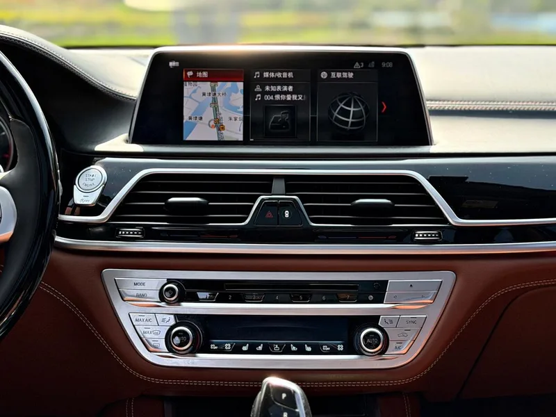 BMW 7 Series 2018 740Li xDrive Tipo de lujo M Conjunto deportivo exterior foto 10