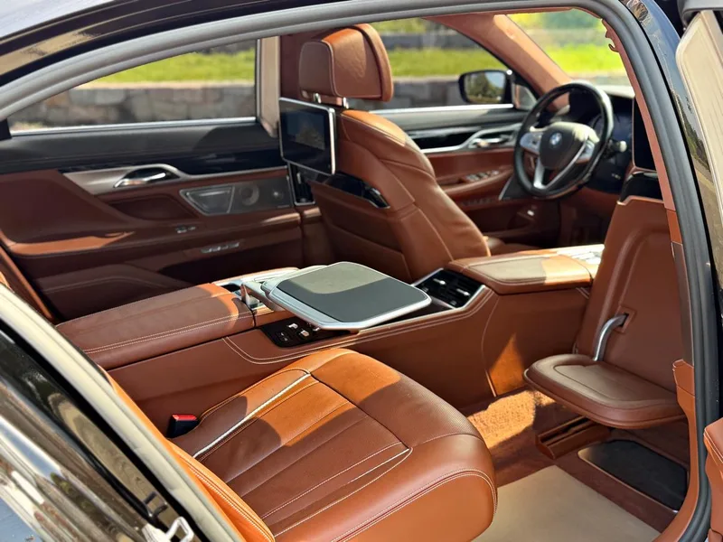 BMW 7 Series 2018 740Li xDrive Tipo de lujo M Conjunto deportivo interior foto 13