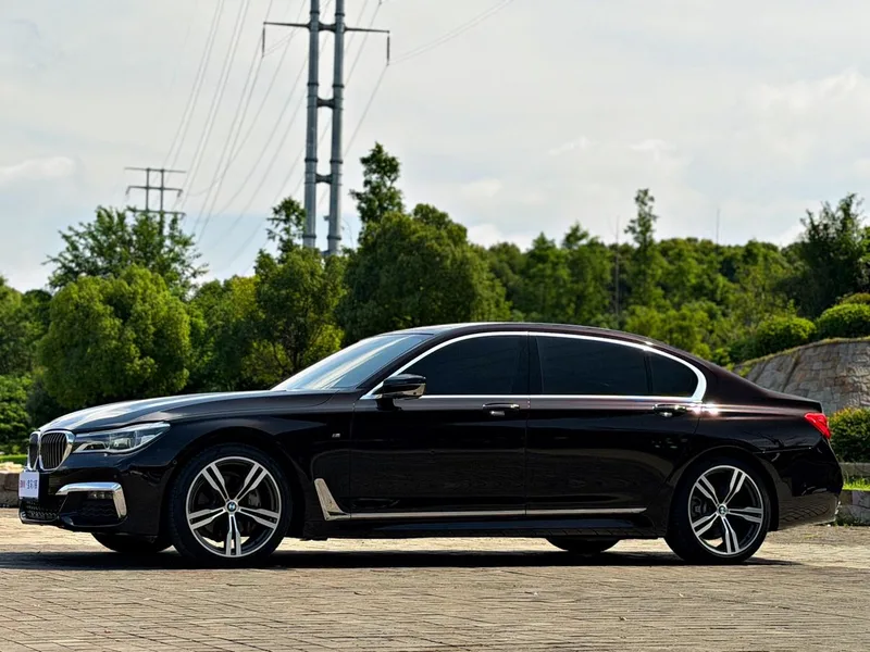 BMW 7 Series 2018 740Li xDrive Tipo de lujo M Conjunto deportivo interior foto 16