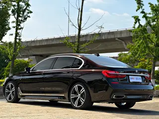 BMW 7 Series 2018 740Li xDrive Tipo de lujo M Conjunto deportivo interior foto 17