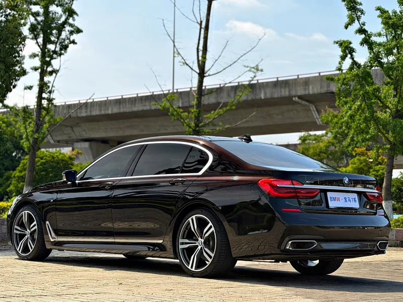 BMW 7 Series 2018 740Li xDrive Tipo de lujo M Conjunto deportivo interior foto 17