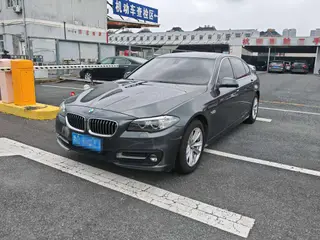 BMW 5 Series 2014 520Li Estilo elegante