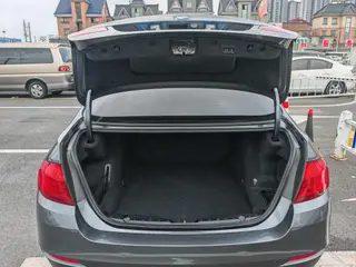 BMW 5 Series 2014 520Li Elegant style interior photo 12