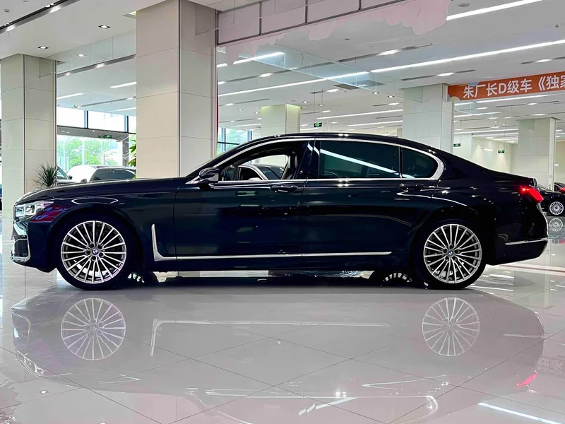 BMW 7 Series 2019 Restyling 740Li Leading Type Luxury Set exterior photo 3