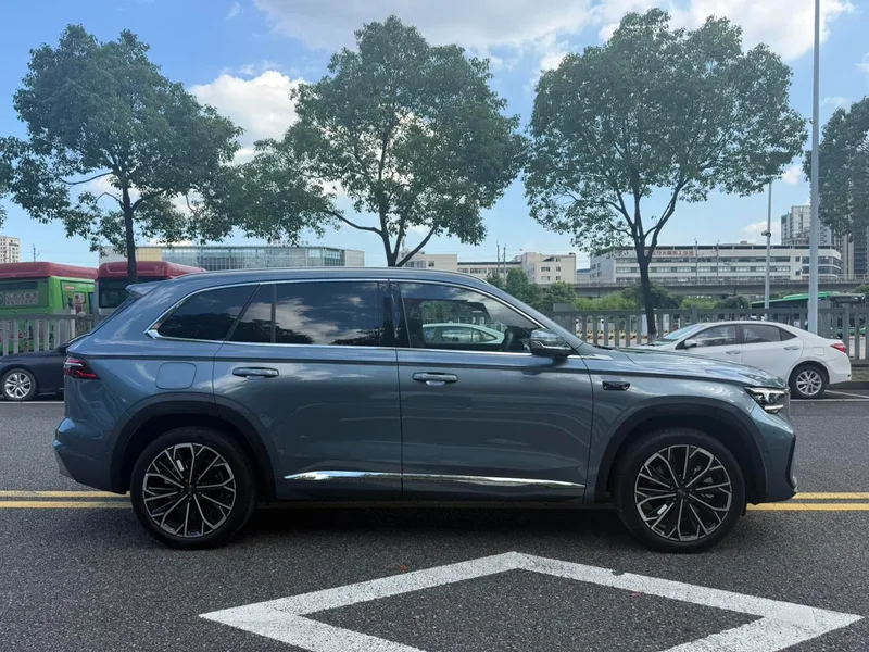 Geely Monjaro 2026 2.0TD High-power automatic four-wheel drive oriental obsidian full moon version exterior photo 4