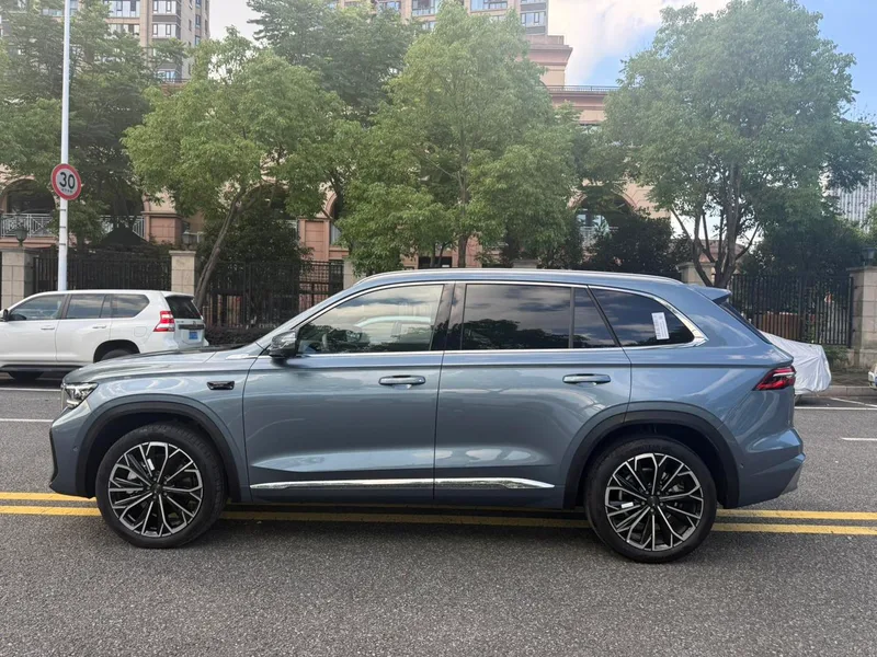 Geely Monjaro 2026 2.0TD High-power automatic four-wheel drive oriental obsidian full moon version exterior photo 8