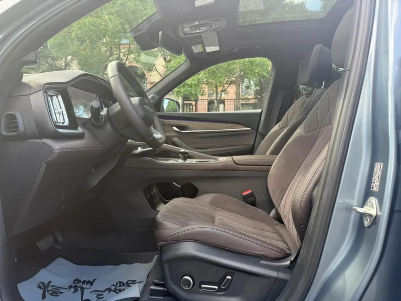 Geely Monjaro 2026 2.0TD High-power automatic four-wheel drive oriental obsidian full moon version interior photo 12