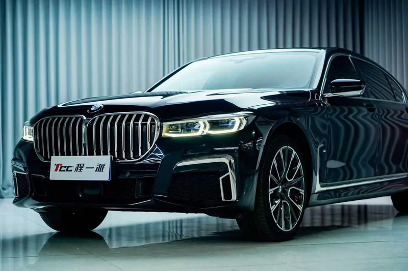 BMW 7 Series 2019 Reforma 740Li xDrive Tipo administrativo M Conjunto deportivo exterior foto 6