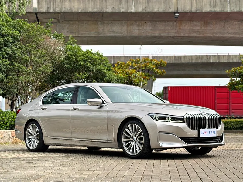 BMW 7 Series 2021 740Li Leading Type Luxury Set exterior photo 3