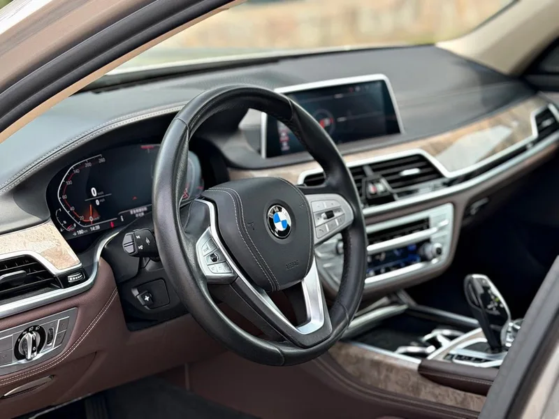 BMW 7 Series 2021 740Li Leading Type Luxury Set exterior photo 4
