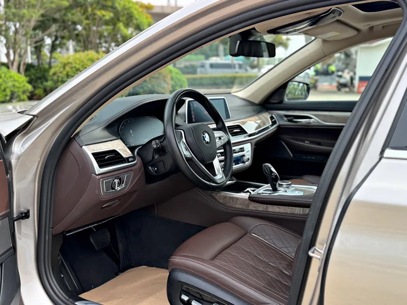 BMW 7 Series 2021 740Li Leading Type Luxury Set exterior photo 5