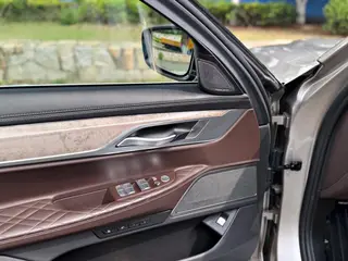 BMW 7 Series 2021 740Li Leading Type Luxury Set exterior photo 6