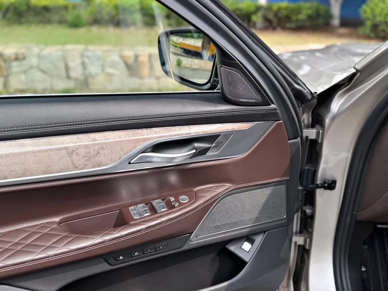 BMW 7 Series 2021 740Li Leading Type Luxury Set exterior photo 6