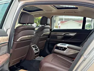 BMW 7 Series 2021 740Li Leading Type Luxury Set exterior photo 7