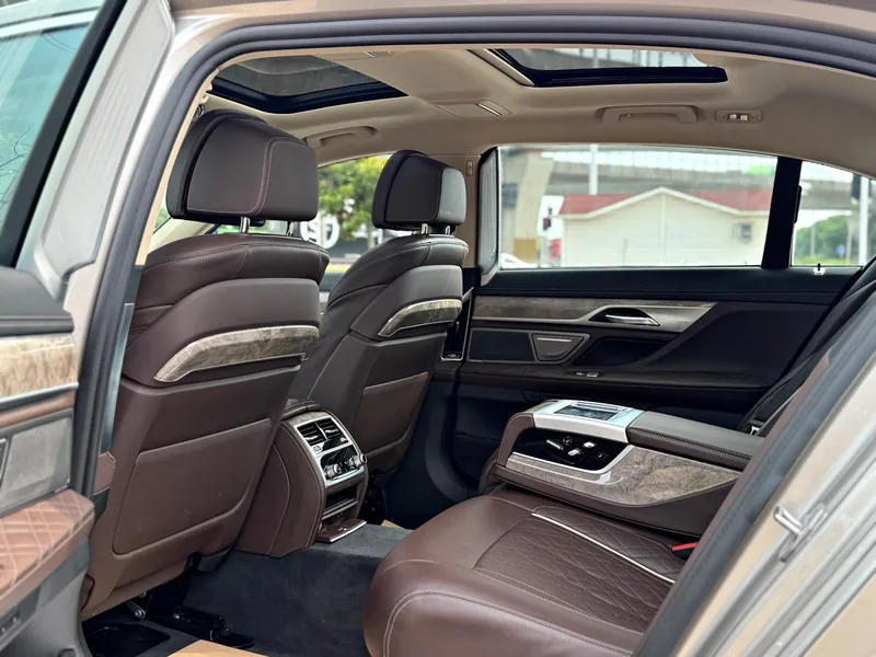 BMW 7 Series 2021 740Li Leading Type Luxury Set exterior photo 7
