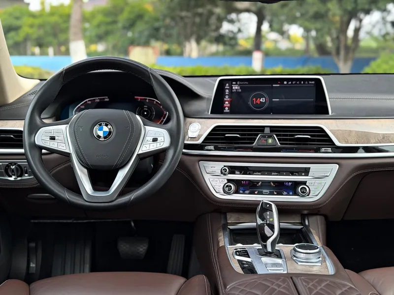 BMW 7 Series 2021 740Li Leading Type Luxury Set exterior photo 8