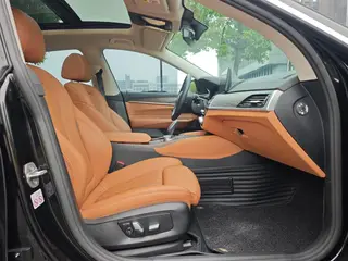 BMW 6 Series GT 2022 630i Luxury Design Set interior photo 8
