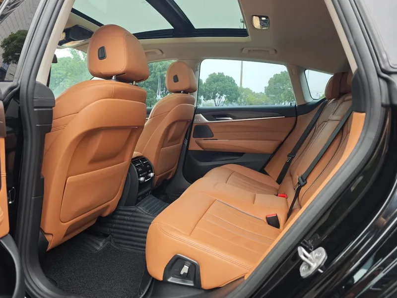 BMW 6 Series GT 2022 630i Luxury Design Set interior photo 9