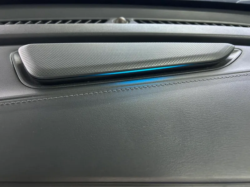 Changan UNI-T 2020 1.5T Modelo insignia interior foto 14