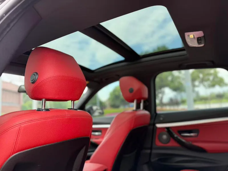 BMW 3 Series GT 2019 330i xDrive M Sportif intérieur photo 7