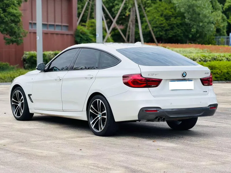 BMW 3 Series GT 2019 330i xDrive M Sportif intérieur photo 9