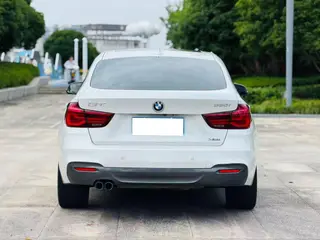 BMW 3 Series GT 2019 330i xDrive M Sportif intérieur photo 10