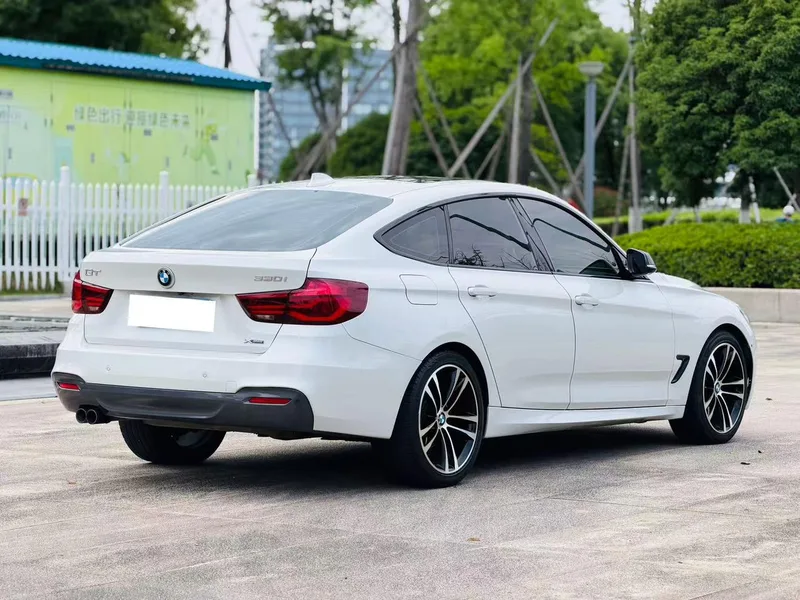 BMW 3 Series GT 2019 330i xDrive M Sportif intérieur photo 11