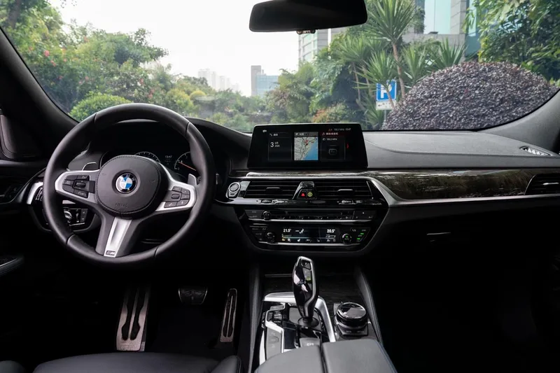 BMW 6 Series GT 2019 630i M Conjunto deportivo exterior foto 6