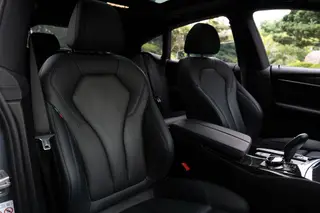 BMW 6 Series GT 2019 630i M Conjunto deportivo interior foto 10