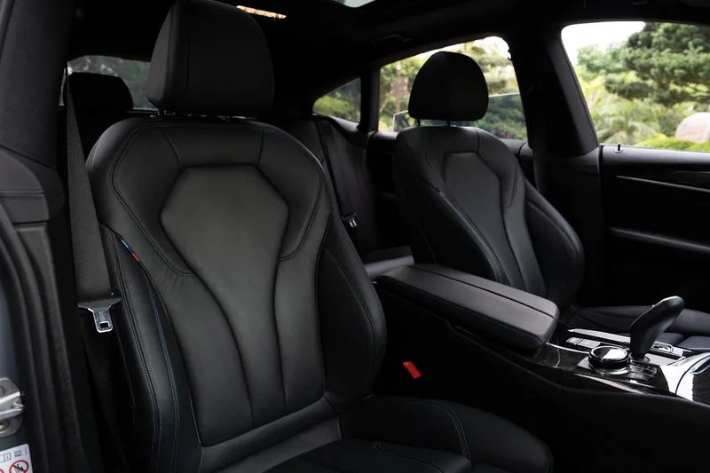 BMW 6 Series GT 2019 630i M Conjunto deportivo interior foto 10