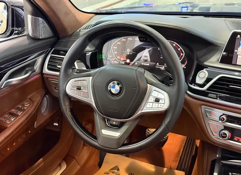 BMW 7 Series 2019 Mise à jour 740Li xDrive Type administratif Ensemble de luxe extérieur photo 5