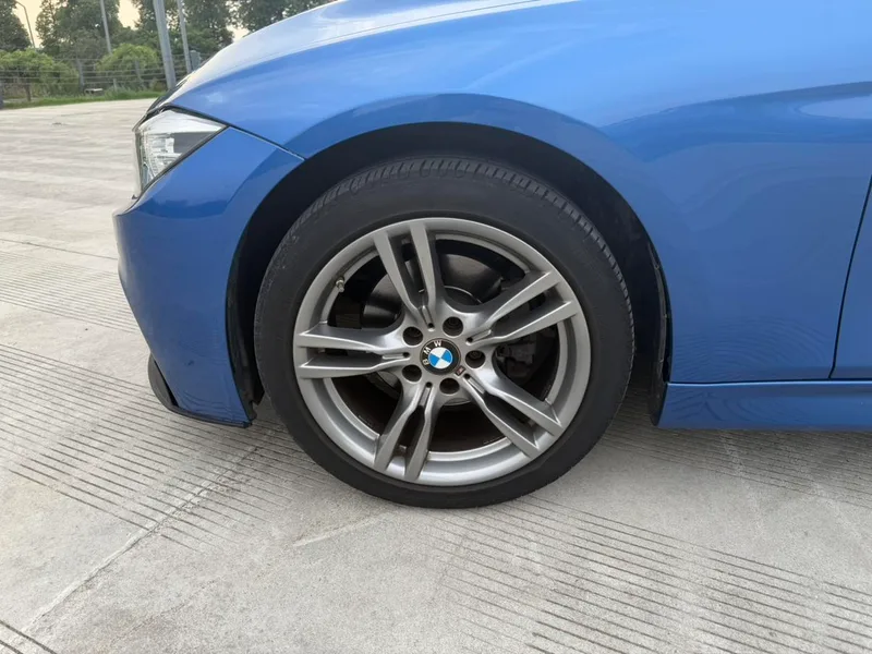 BMW 3 Series 2018 330i M Sports Obsidian Night Edition interior photo 14