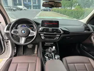 BMW X3 2019 xDrive25i M Sports suit interior photo 9
