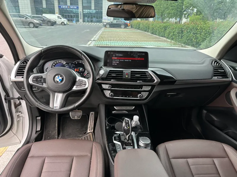 BMW X3 2019 xDrive25i M Sports suit interior photo 9
