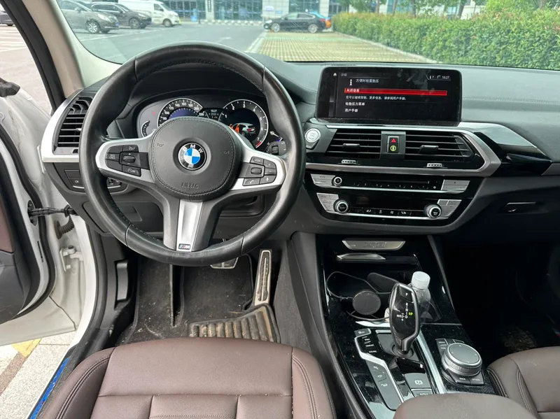 BMW X3 2019 xDrive25i M Sports suit interior photo 10