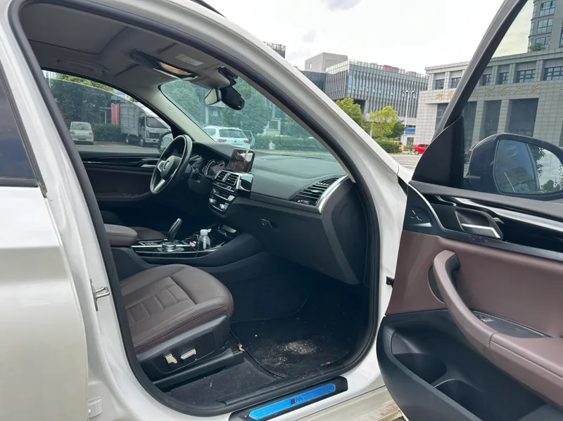 BMW X3 2019 xDrive25i M Sports suit interior photo 11