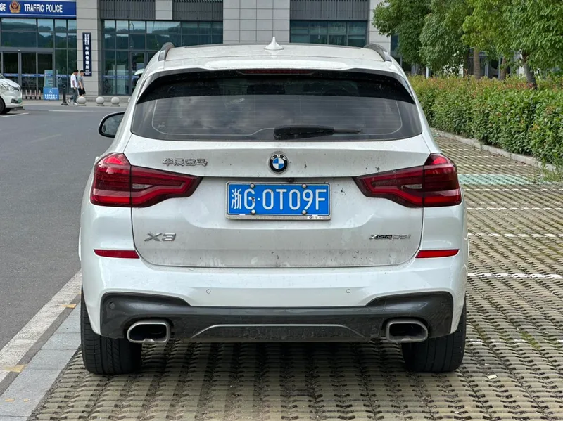 BMW X3 2019 xDrive25i M Sports suit interior photo 14