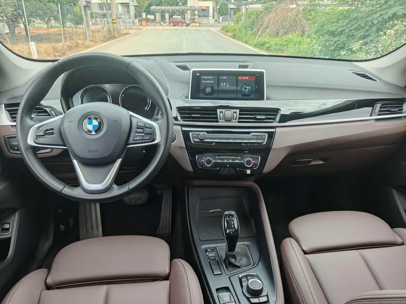 BMW X1 2020 sDrive20Li Fashionable interior photo 7