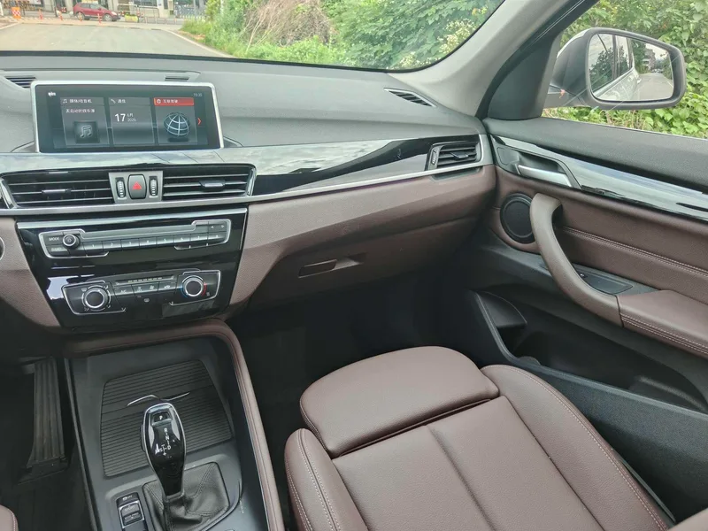 BMW X1 2020 sDrive20Li Fashionable interior photo 9
