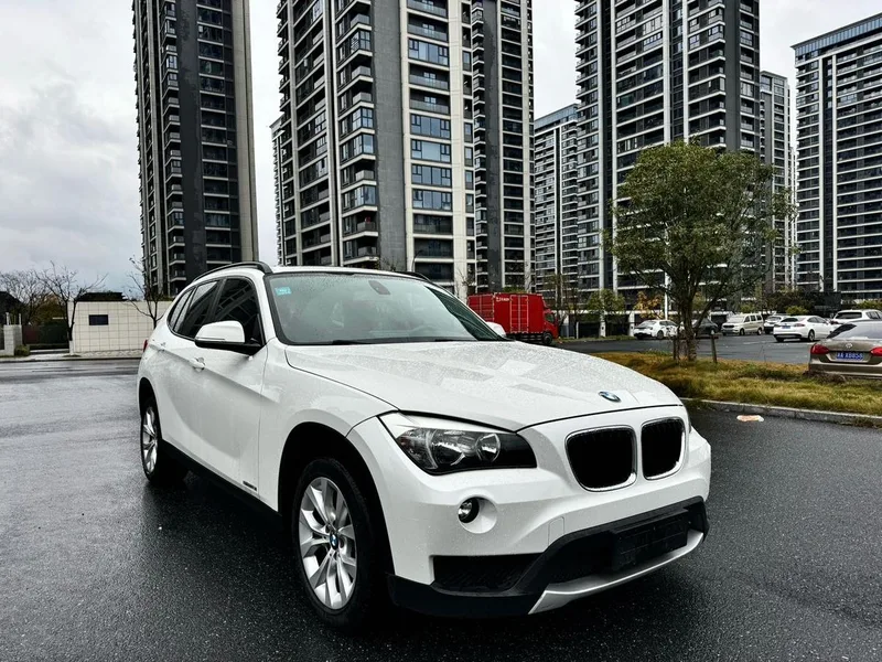 BMW X1 2013 sDrive18i Fashionable exterior photo 3