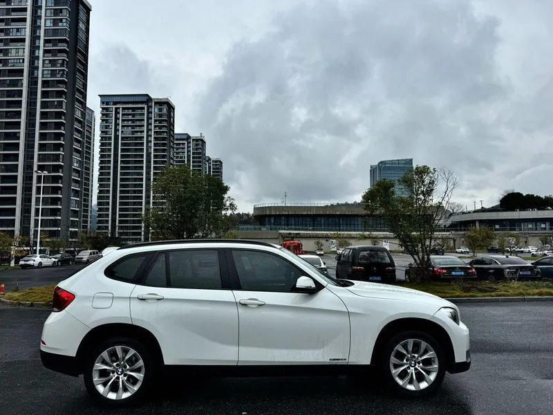 BMW X1 2013 sDrive18i Fashionable exterior photo 4