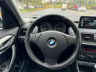 BMW X1 2013 sDrive18i Fashionable interior photo 11