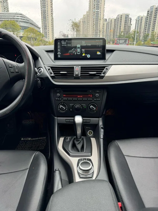 BMW X1 2013 sDrive18i Fashionable interior photo 13