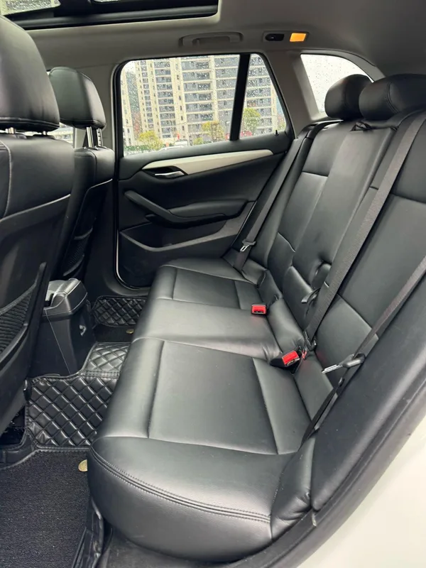 BMW X1 2013 sDrive18i Fashionable interior photo 15