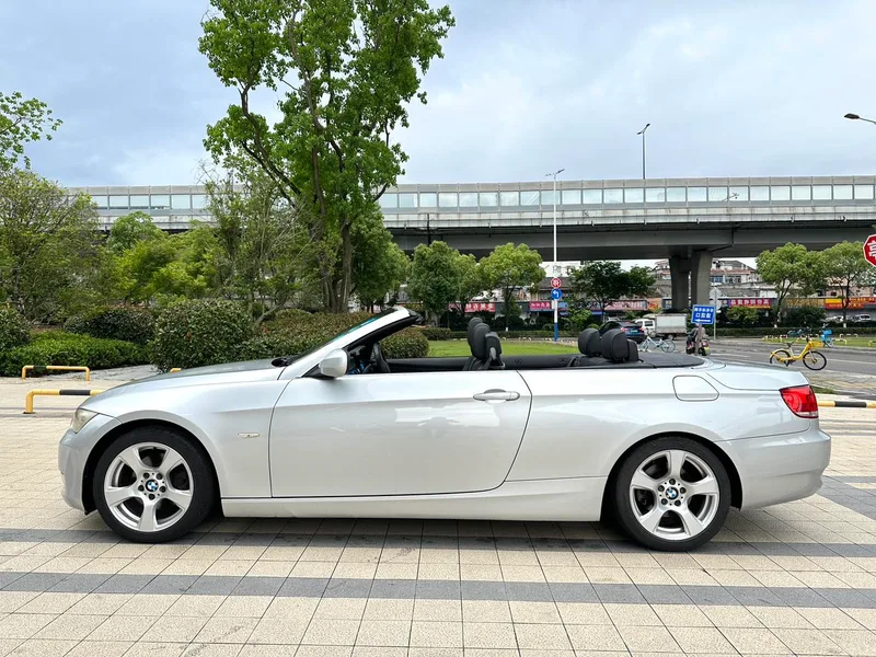 BMW 3 Series 2009 325i Convertible Coupe exterior photo 4